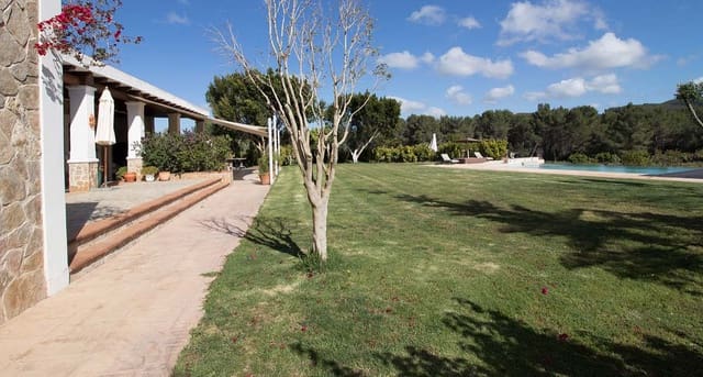 5 bedroom Townhouse for sale in Sant Joan de Labritja with garage - € 2,650,000 (Ref: 9203992)