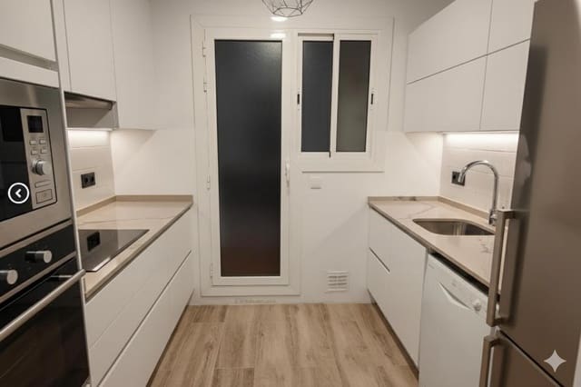 4 bedroom Flat for sale in Sants, Barcelona city - € 415,000 (Ref: 9349005)