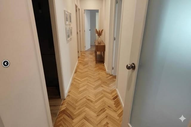 4 bedroom Flat for sale in Sants, Barcelona city - € 415,000 (Ref: 9349005)