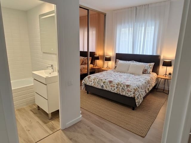 4 bedroom Flat for sale in Sants, Barcelona city - € 415,000 (Ref: 9349005)