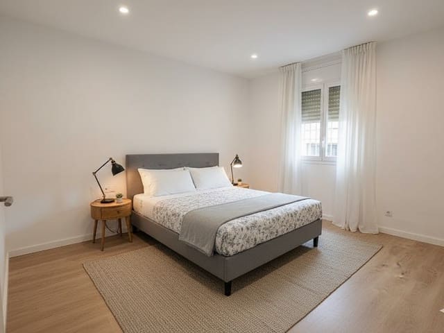 4 bedroom Flat for sale in Sants, Barcelona city - € 415,000 (Ref: 9349005)