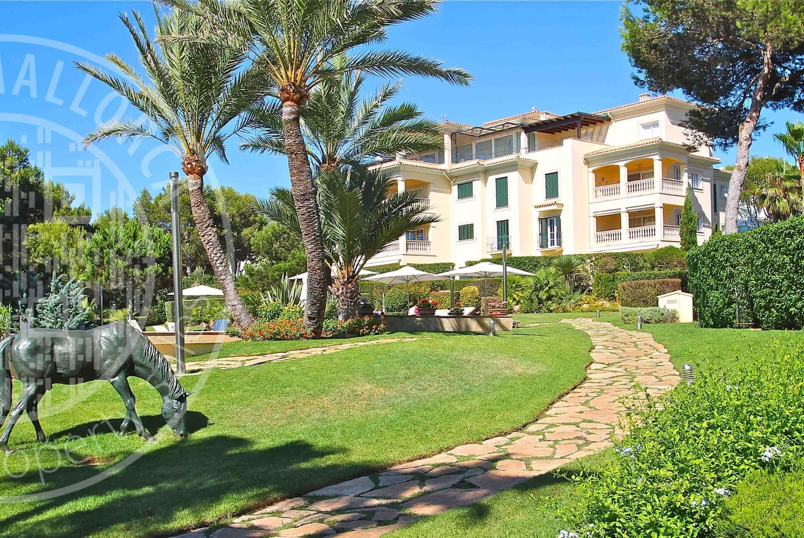 3 bedroom Apartment for sale in Santa Ponsa with pool garage - € 1,395,000 (Ref: 9553103)