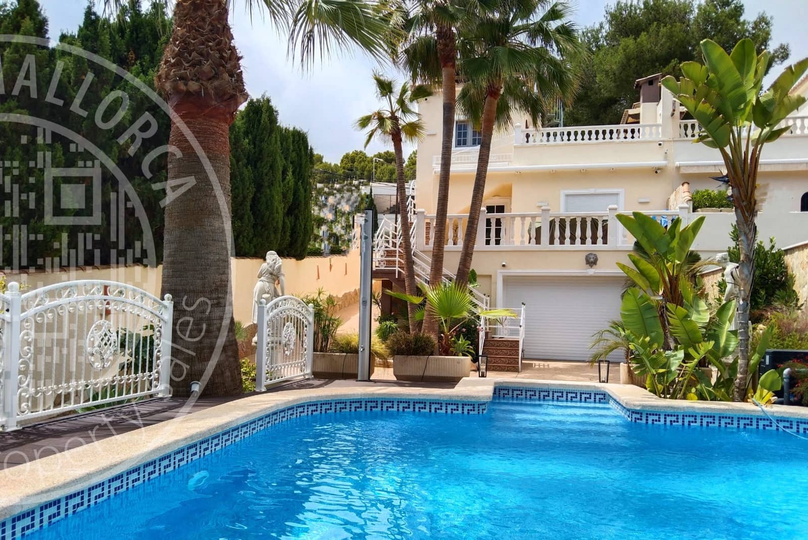 4 soveværelse Semi-Rækkehus til salg i Santa Ponsa med swimmingpool garage - € 1.690.000 (Ref: 9553110)