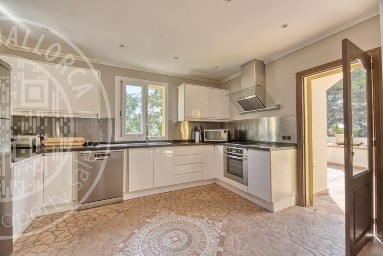 Pareado de 4 habitaciones en Santa Ponsa en venta con piscina garaje - 995.000 € (Ref: 9683300)