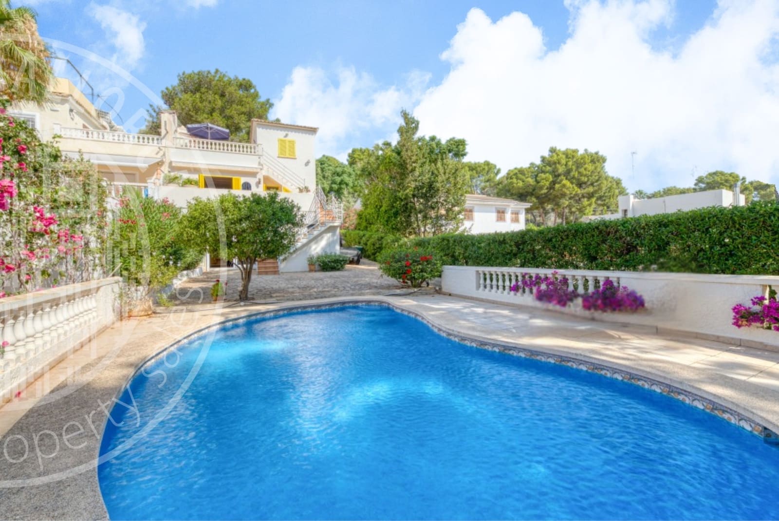 Pareado de 4 habitaciones en Santa Ponsa en venta con piscina garaje - 995.000 € (Ref: 9683300)