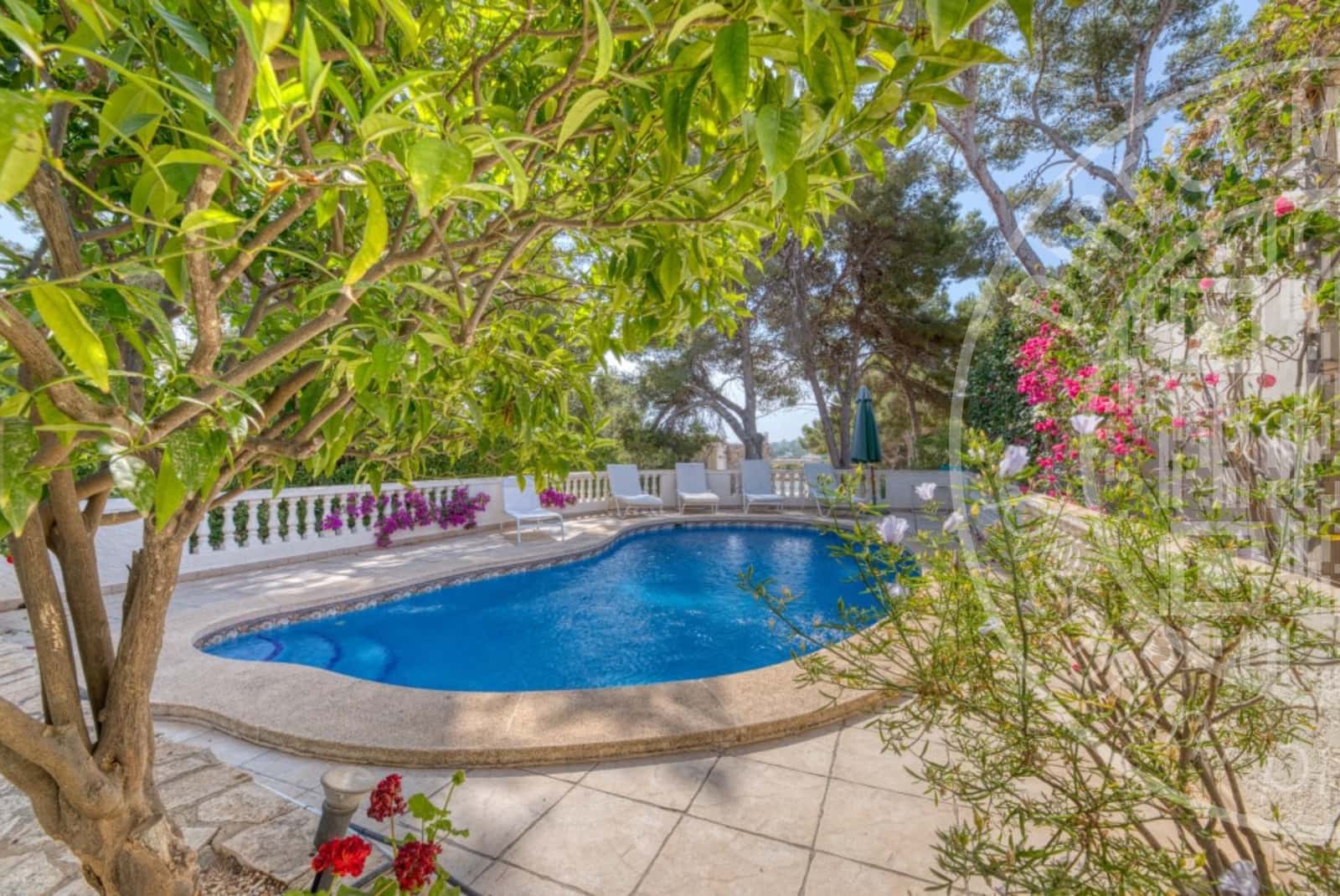 Pareado de 4 habitaciones en Santa Ponsa en venta con piscina garaje - 995.000 € (Ref: 9683300)