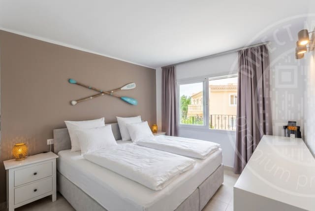 Apartamento de 2 habitaciones en Puerto de Andratx, Andratx en venta con piscina garaje - 799.000 € (Ref: 9872490)