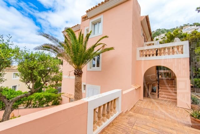 Apartamento de 2 habitaciones en Puerto de Andratx, Andratx en venta con piscina garaje - 799.000 € (Ref: 9872490)