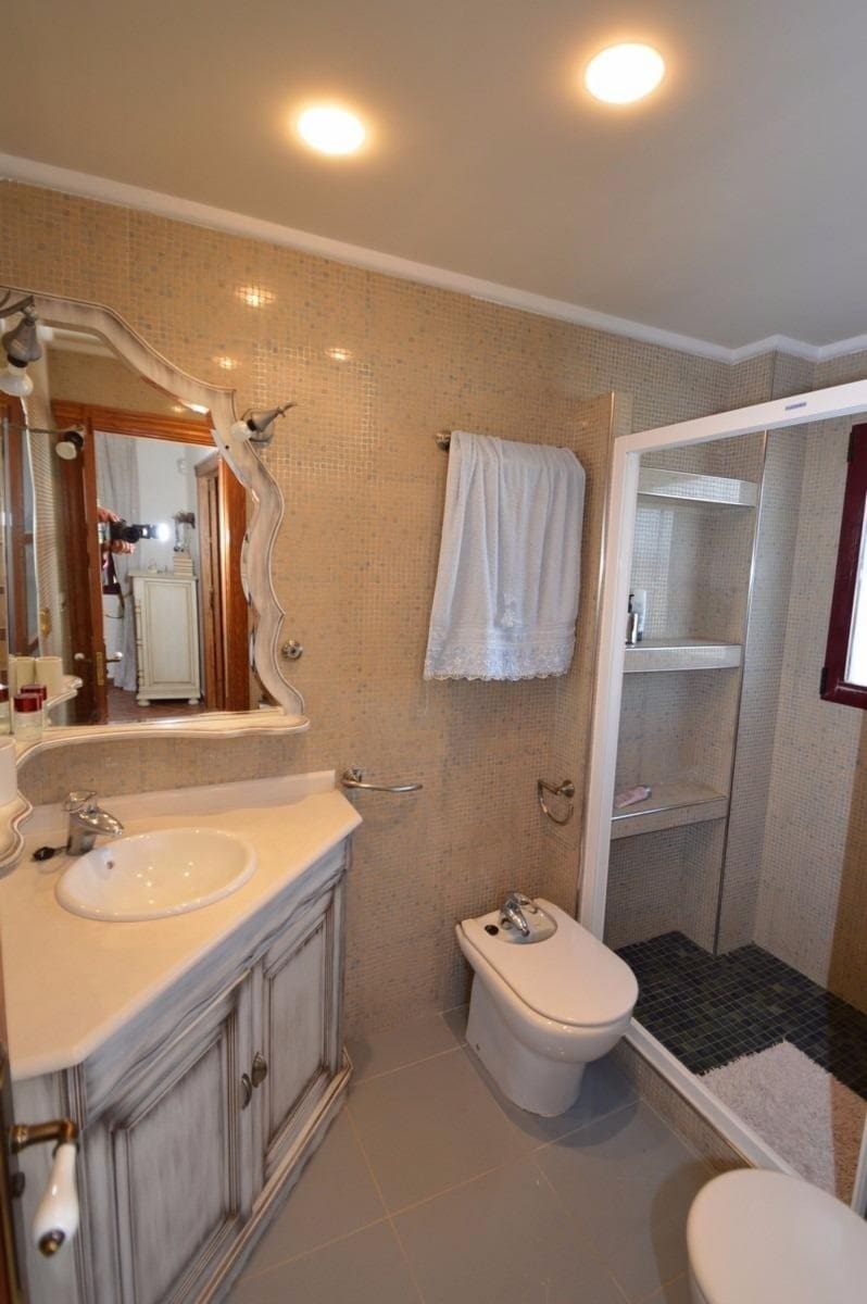 5 soveværelse Villa til salg i Torrevieja med garage - € 495.600 (Ref: 10050331)