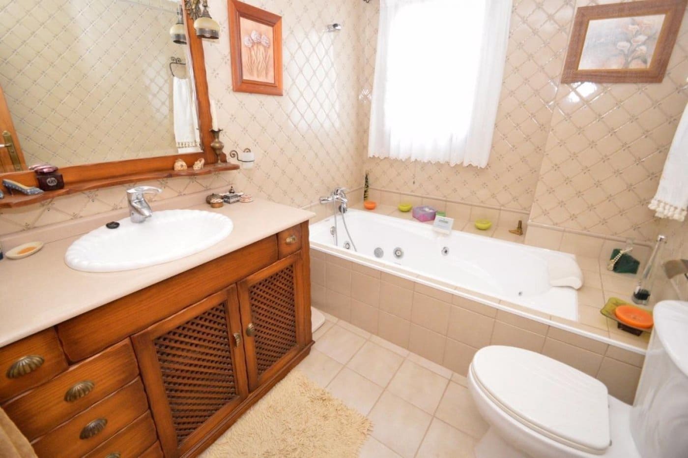 5 soveværelse Villa til salg i Torrevieja med garage - € 495.600 (Ref: 10050331)