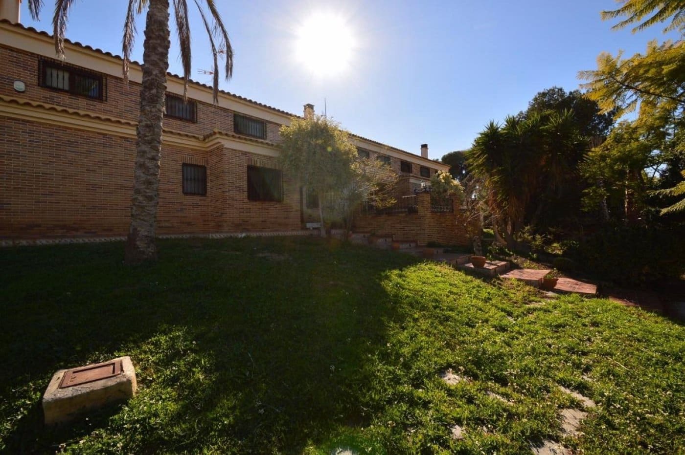 5 soveværelse Villa til salg i Torrevieja med garage - € 495.600 (Ref: 10050331)