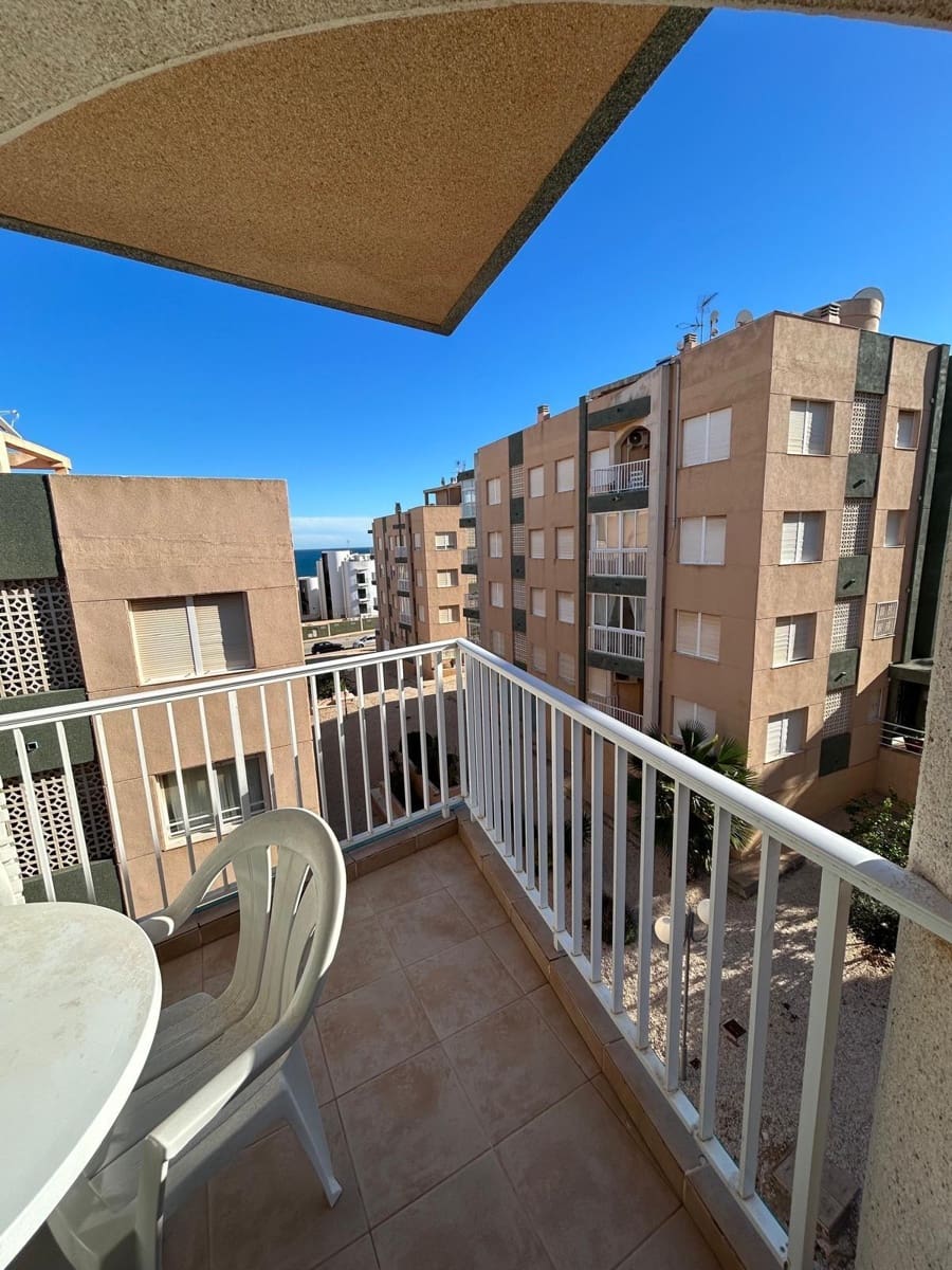 Apartamento de 2 habitaciones en Torrevieja en venta - 156.000 € (Ref: 9941006)
