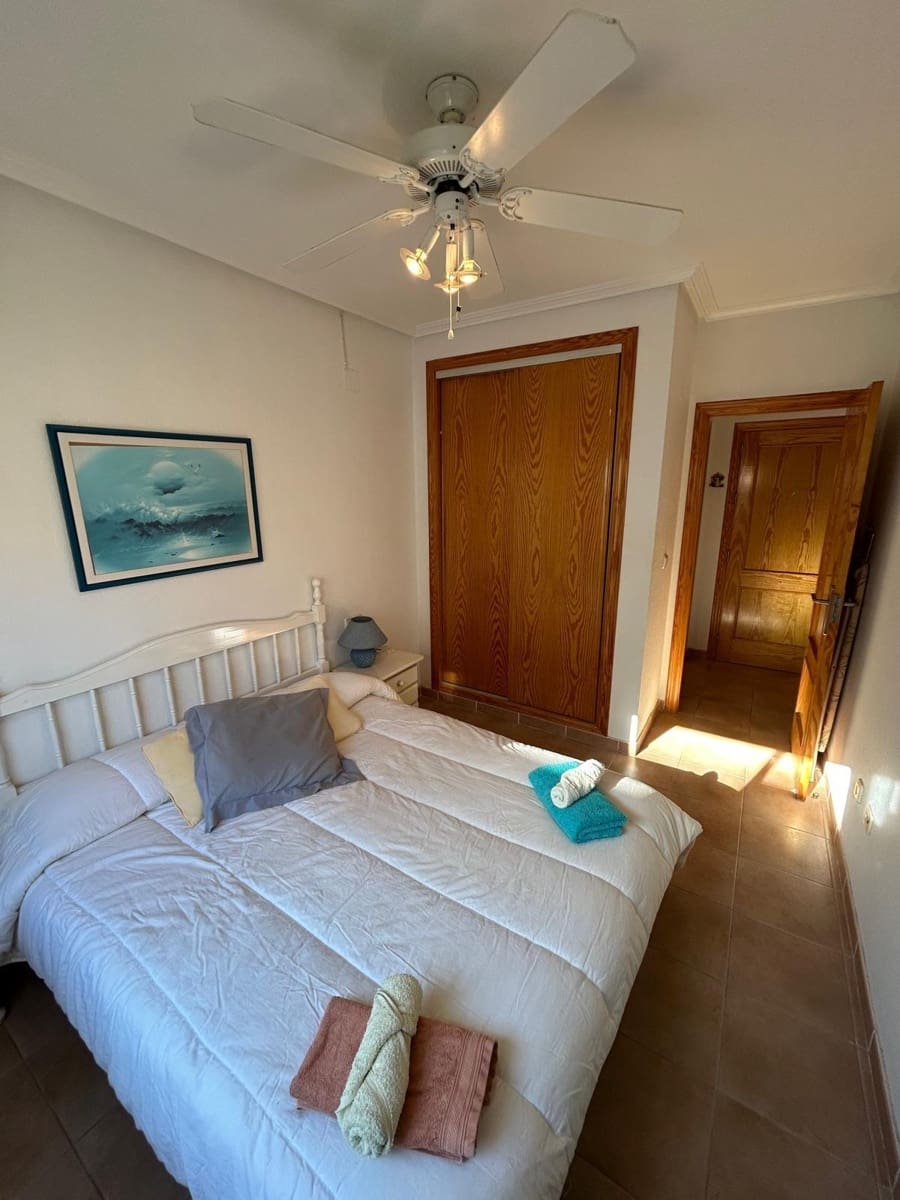 Apartamento de 2 habitaciones en Torrevieja en venta - 156.000 € (Ref: 9941006)