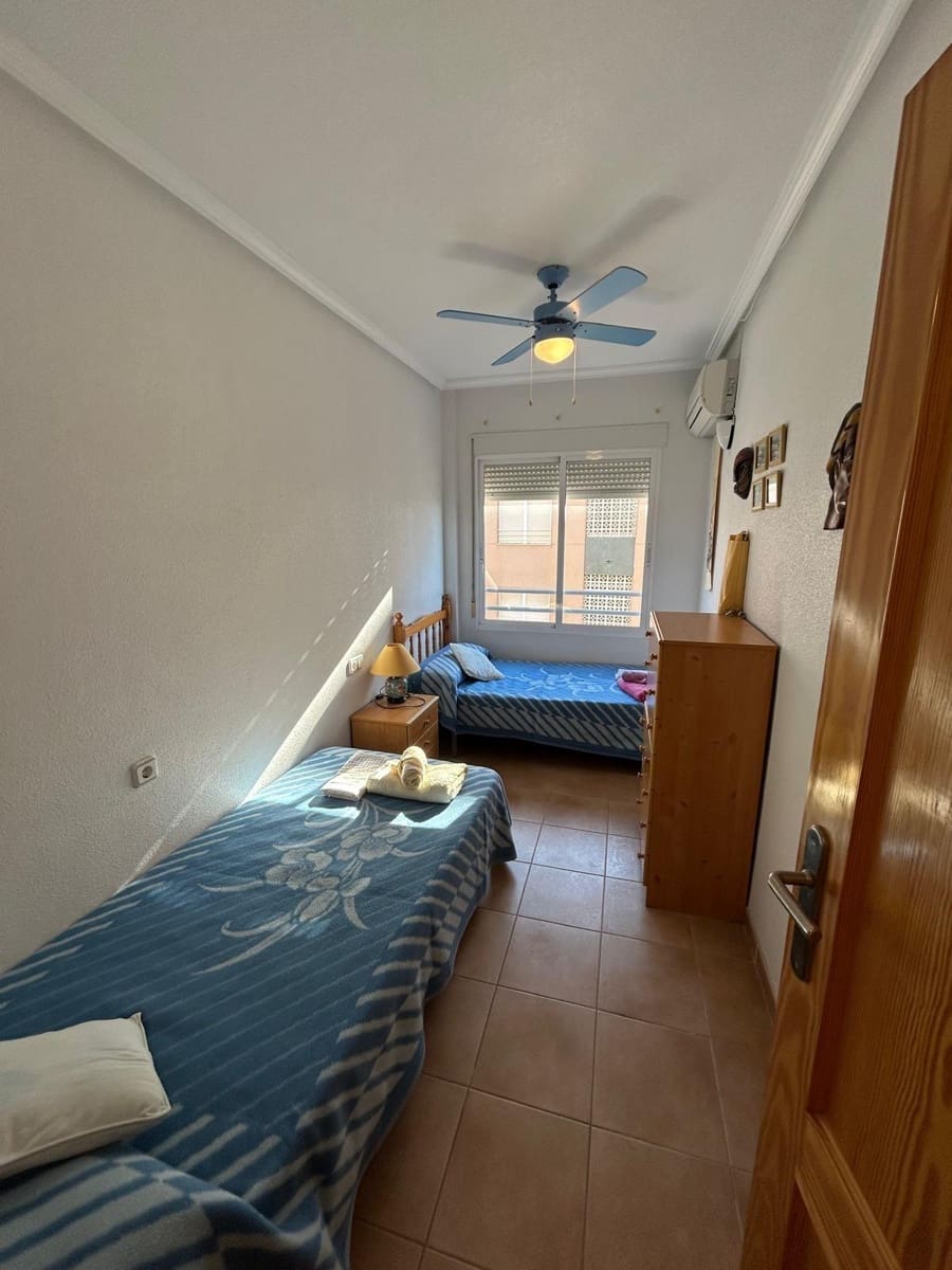 Apartamento de 2 habitaciones en Torrevieja en venta - 156.000 € (Ref: 9941006)