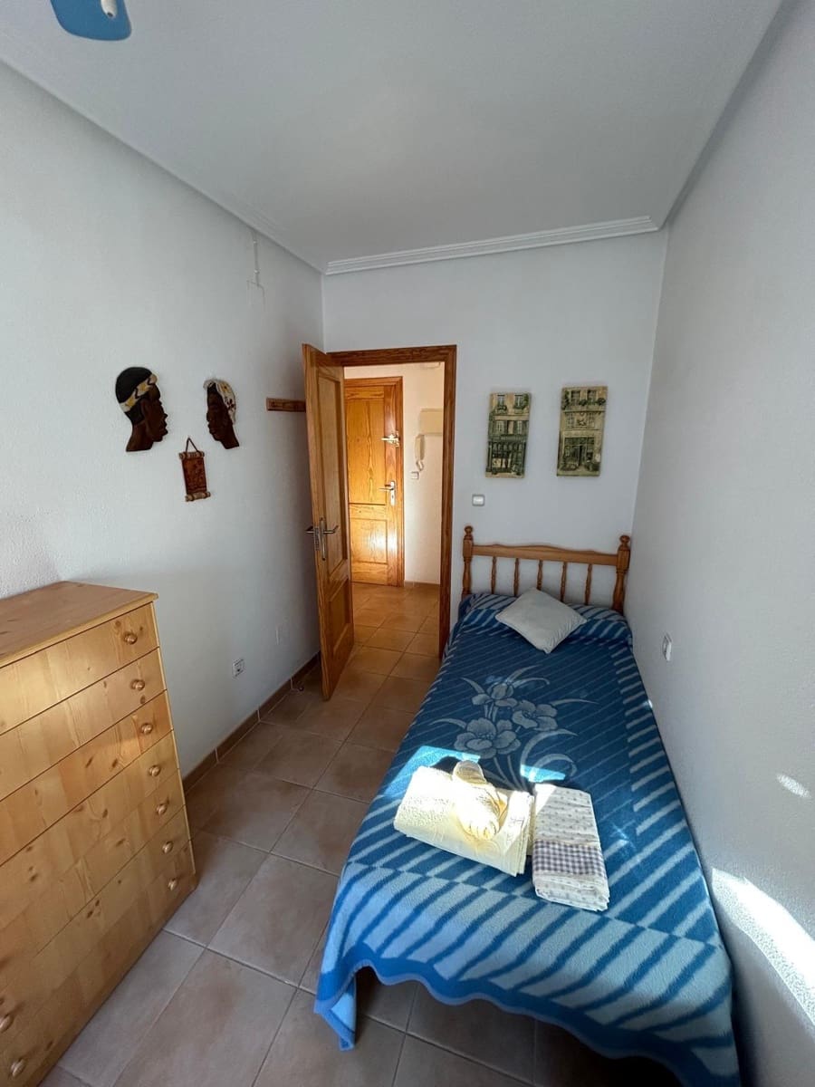 Apartamento de 2 habitaciones en Torrevieja en venta - 156.000 € (Ref: 9941006)