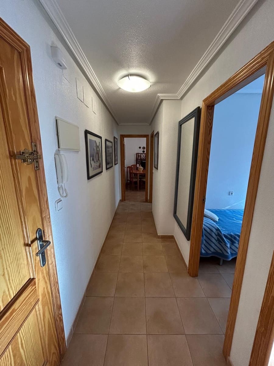 Apartamento de 2 habitaciones en Torrevieja en venta - 156.000 € (Ref: 9941006)