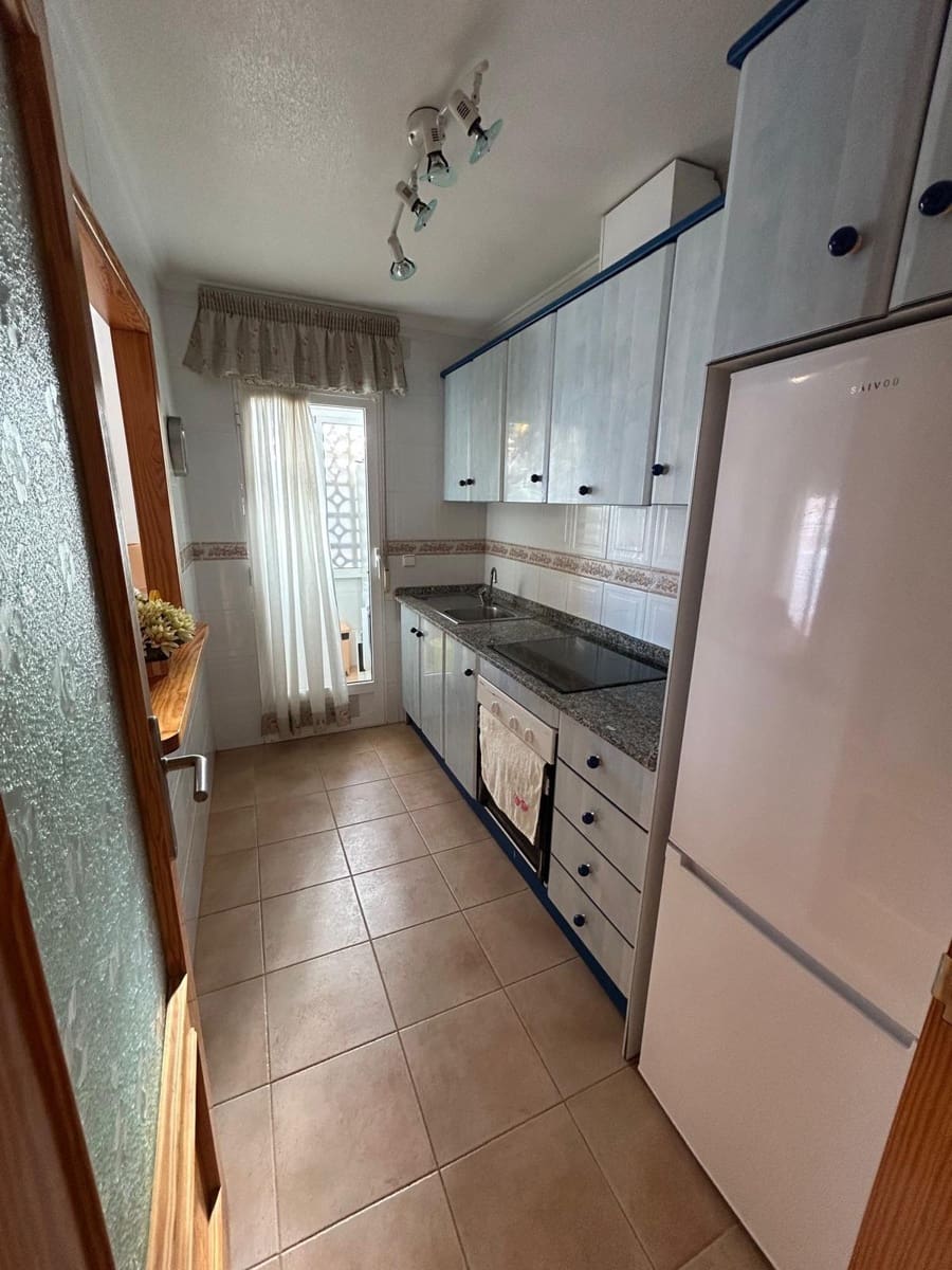 Apartamento de 2 habitaciones en Torrevieja en venta - 156.000 € (Ref: 9941006)