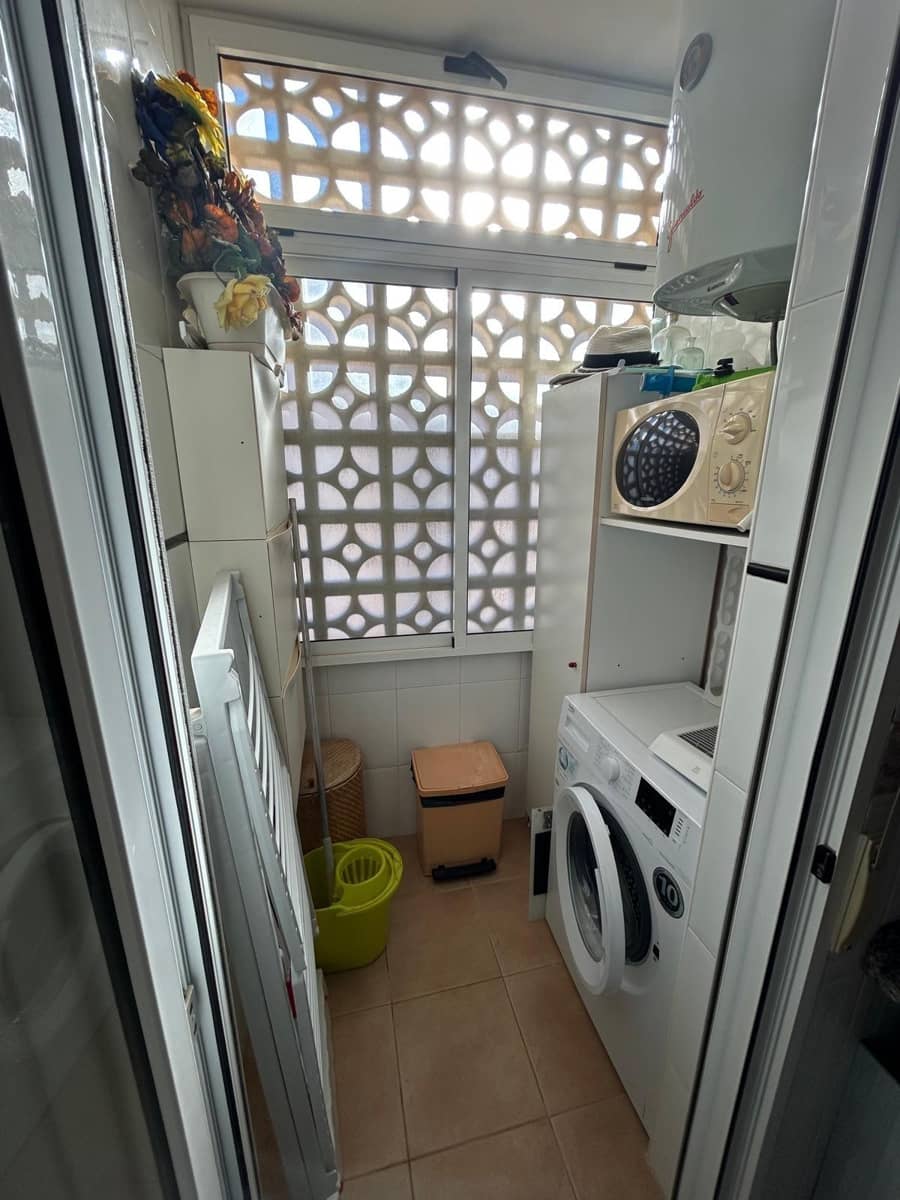 Apartamento de 2 habitaciones en Torrevieja en venta - 156.000 € (Ref: 9941006)