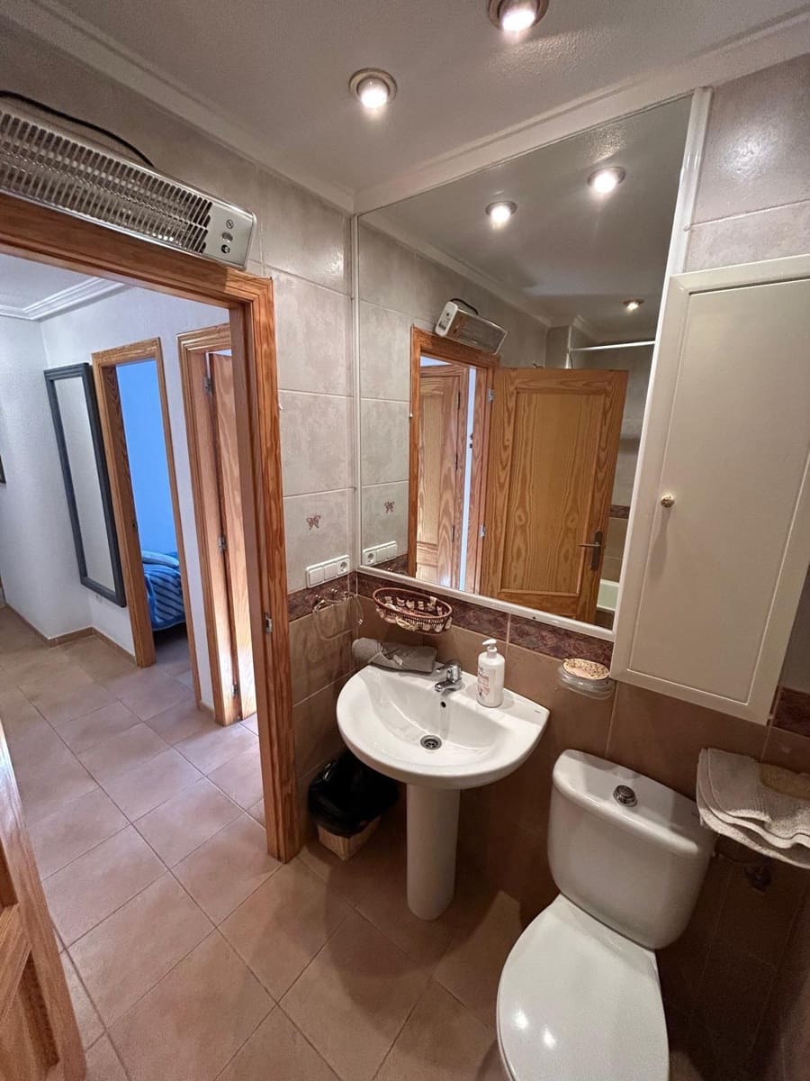Apartamento de 2 habitaciones en Torrevieja en venta - 156.000 € (Ref: 9941006)
