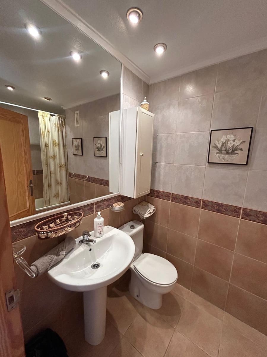 Apartamento de 2 habitaciones en Torrevieja en venta - 156.000 € (Ref: 9941006)