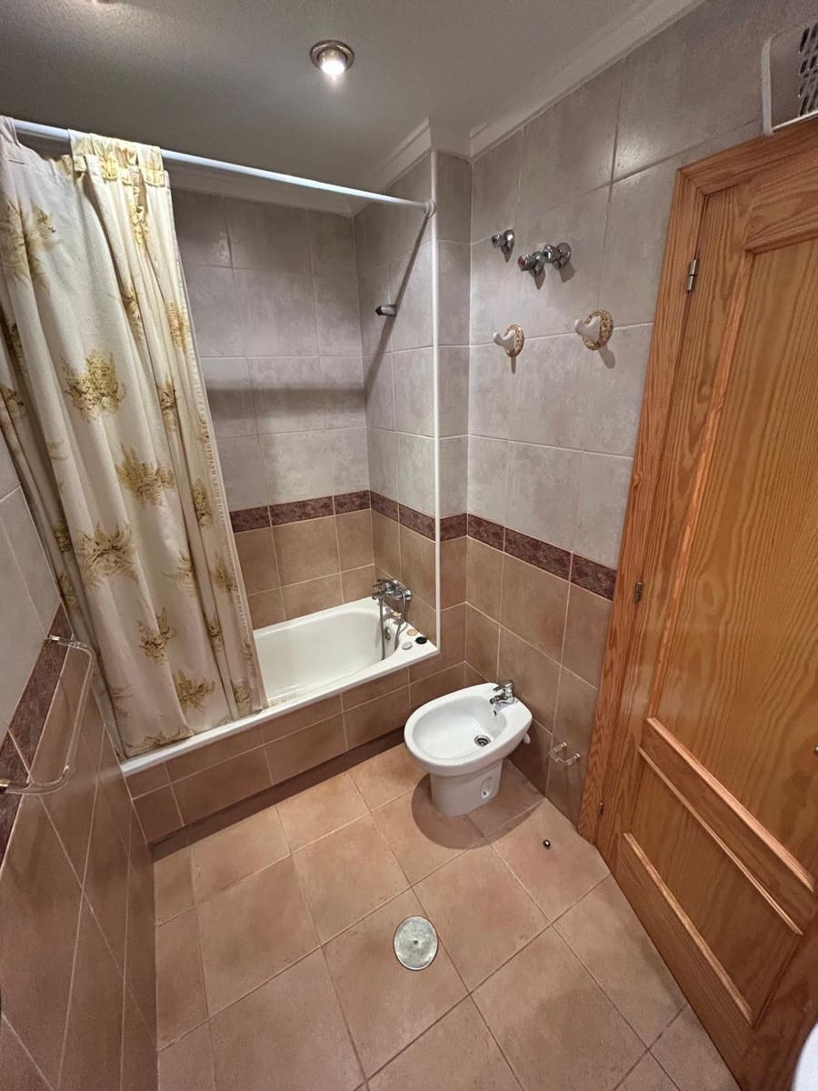 Apartamento de 2 habitaciones en Torrevieja en venta - 156.000 € (Ref: 9941006)