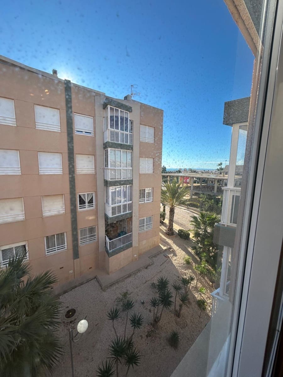 Apartamento de 2 habitaciones en Torrevieja en venta - 156.000 € (Ref: 9941006)