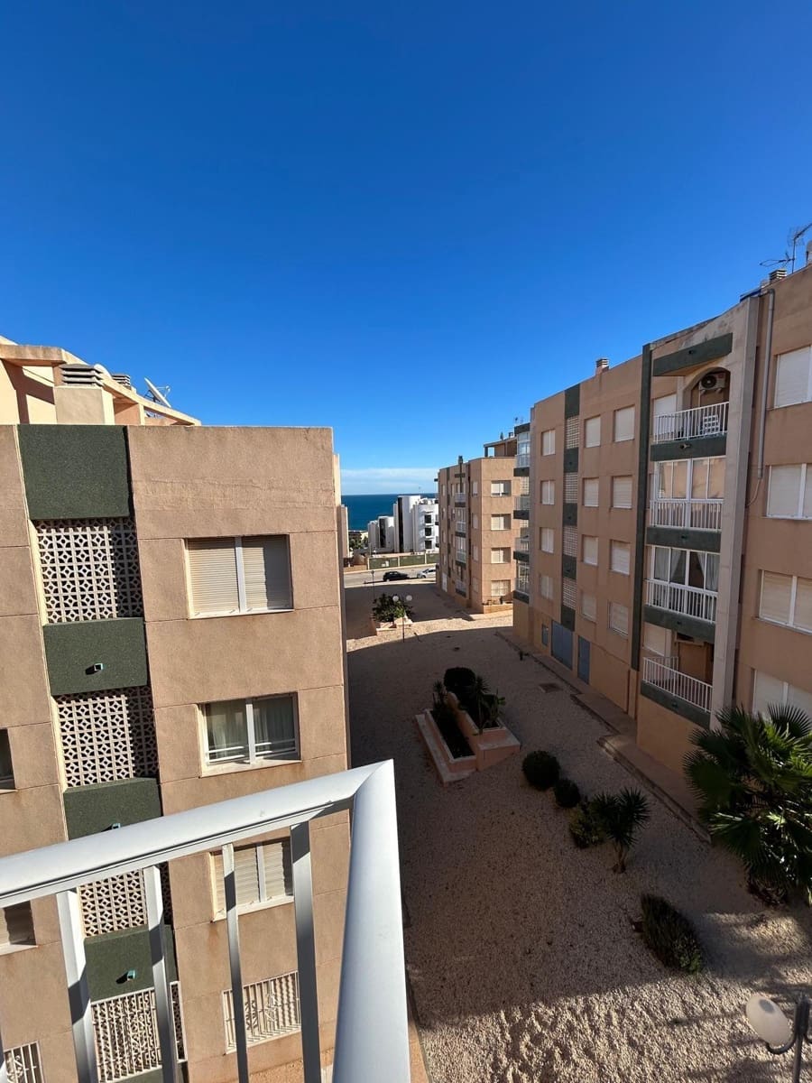 Apartamento de 2 habitaciones en Torrevieja en venta - 156.000 € (Ref: 9941006)