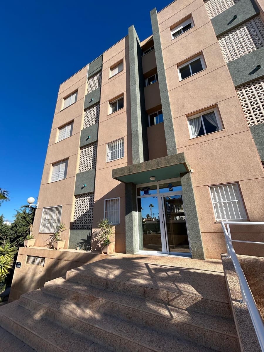 Apartamento de 2 habitaciones en Torrevieja en venta - 156.000 € (Ref: 9941006)