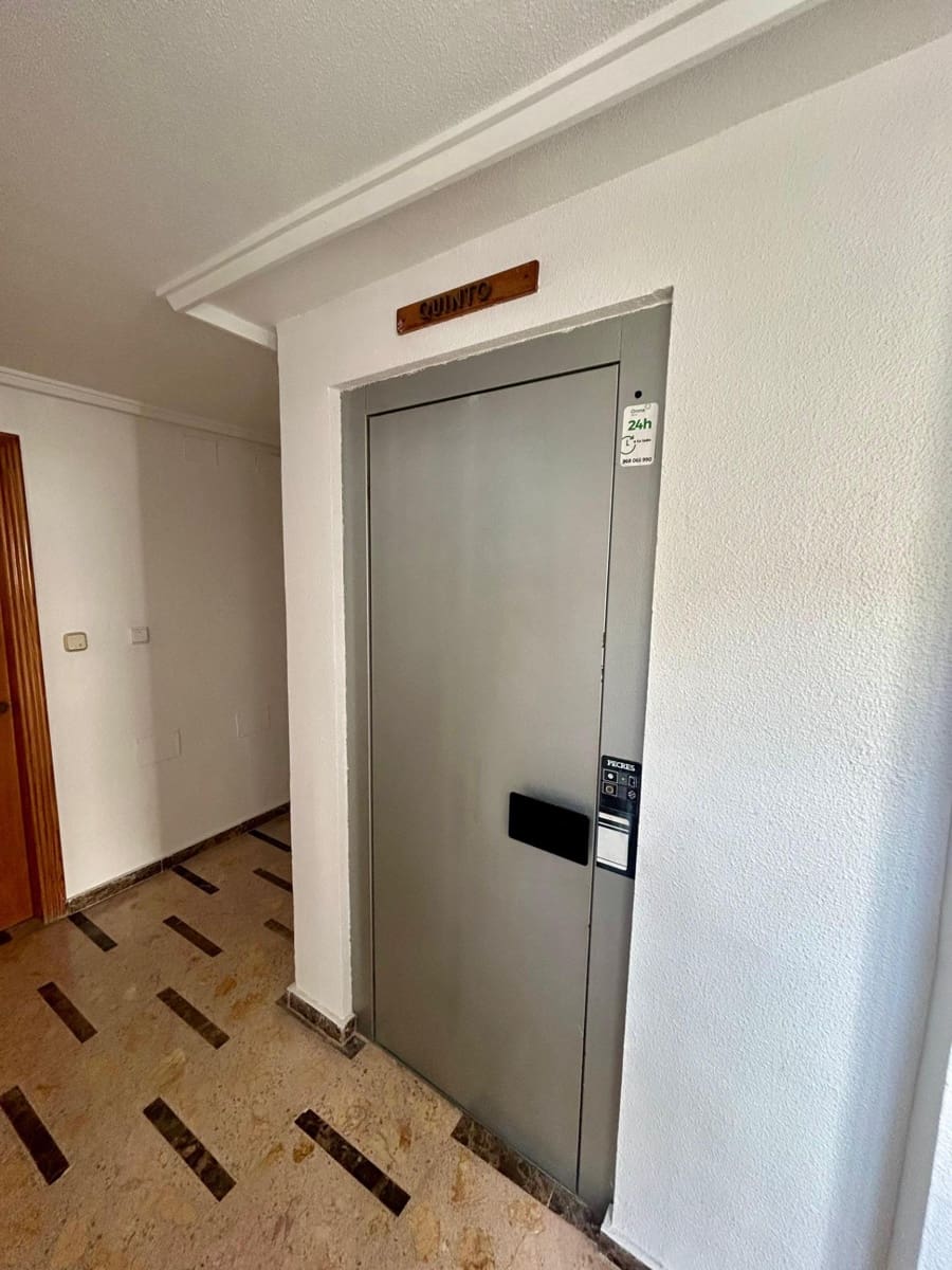 1 bedroom Penthouse for sale in Torrevieja - € 105,000 (Ref: 9941020)