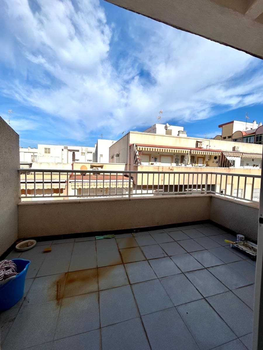 1 bedroom Penthouse for sale in Torrevieja - € 105,000 (Ref: 9941020)