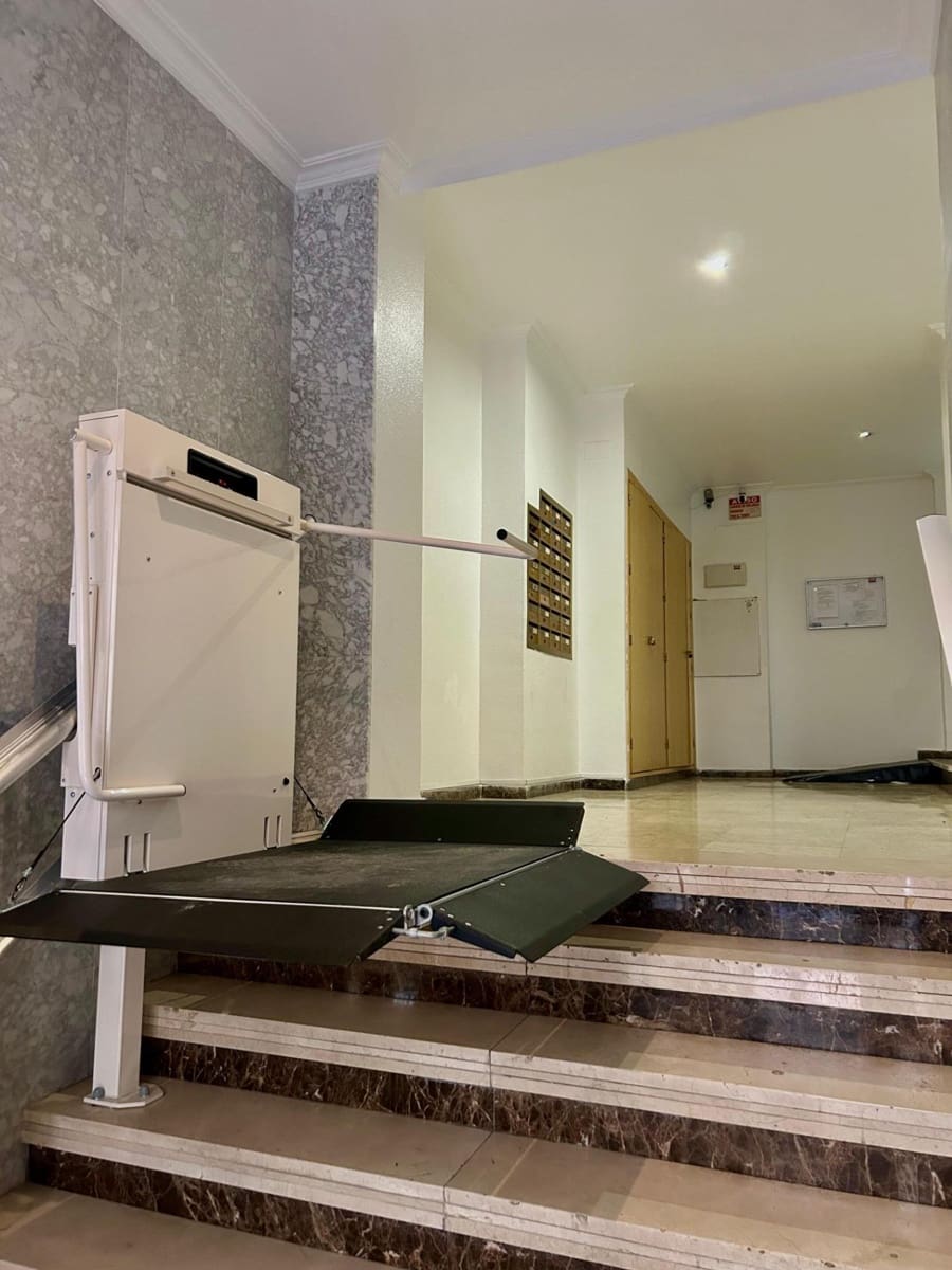 1 bedroom Penthouse for sale in Torrevieja - € 105,000 (Ref: 9941020)