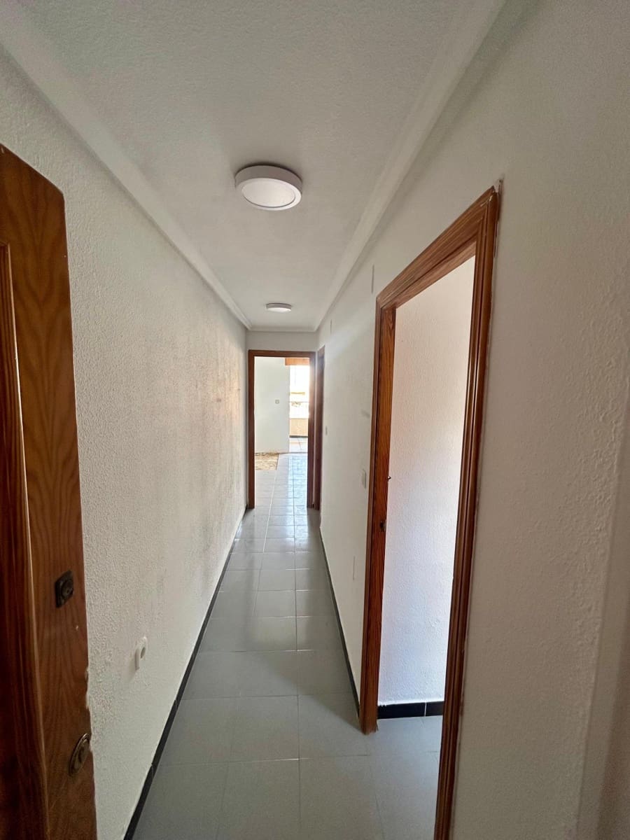 1 bedroom Penthouse for sale in Torrevieja - € 105,000 (Ref: 9941020)