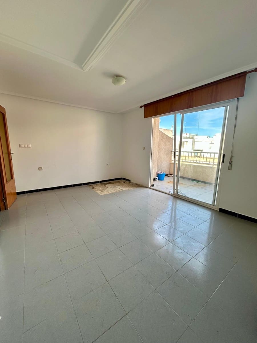 1 bedroom Penthouse for sale in Torrevieja - € 105,000 (Ref: 9941020)