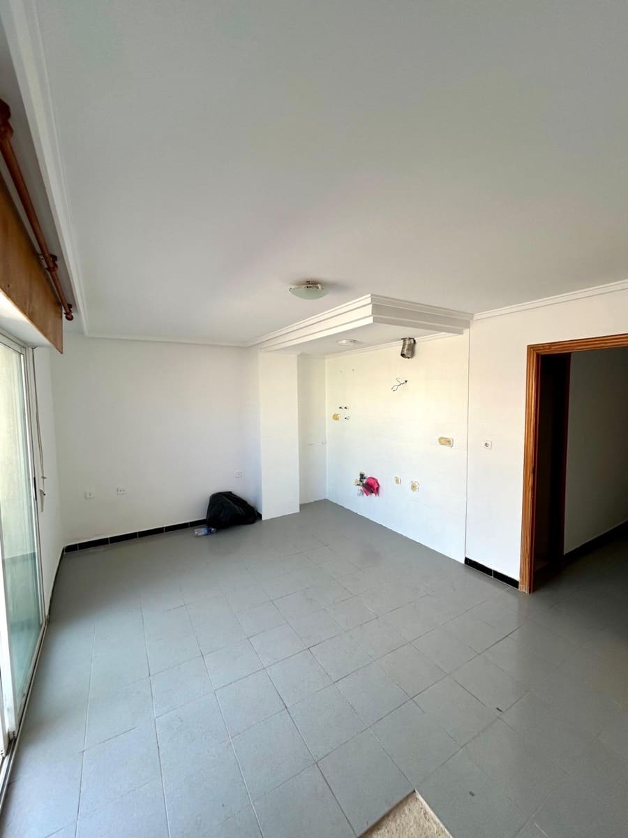1 bedroom Penthouse for sale in Torrevieja - € 105,000 (Ref: 9941020)
