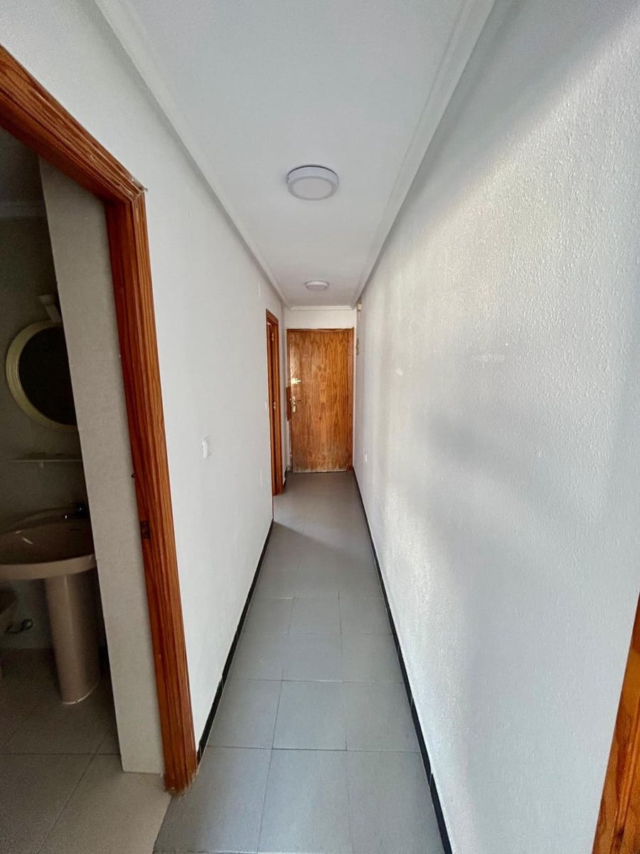 1 bedroom Penthouse for sale in Torrevieja - € 105,000 (Ref: 9941020)
