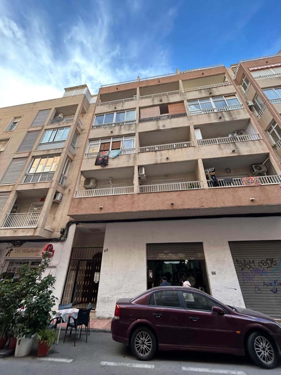 1 bedroom Penthouse for sale in Torrevieja - € 105,000 (Ref: 9941020)