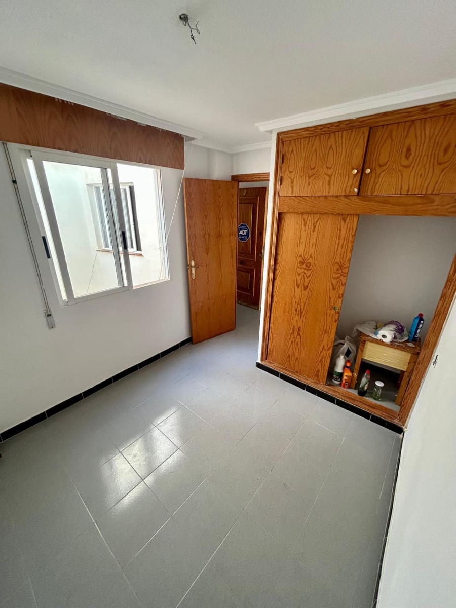 1 bedroom Penthouse for sale in Torrevieja - € 105,000 (Ref: 9941020)