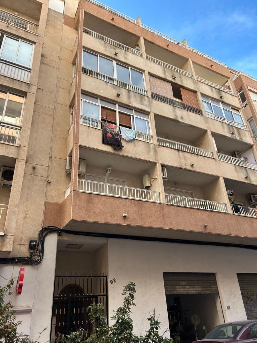 1 bedroom Penthouse for sale in Torrevieja - € 105,000 (Ref: 9941020)