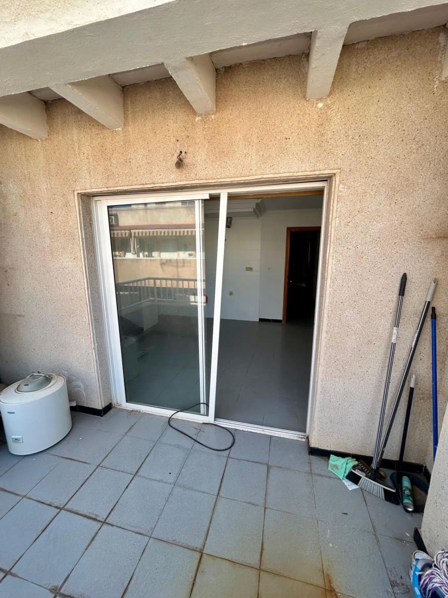 1 bedroom Penthouse for sale in Torrevieja - € 105,000 (Ref: 9941020)