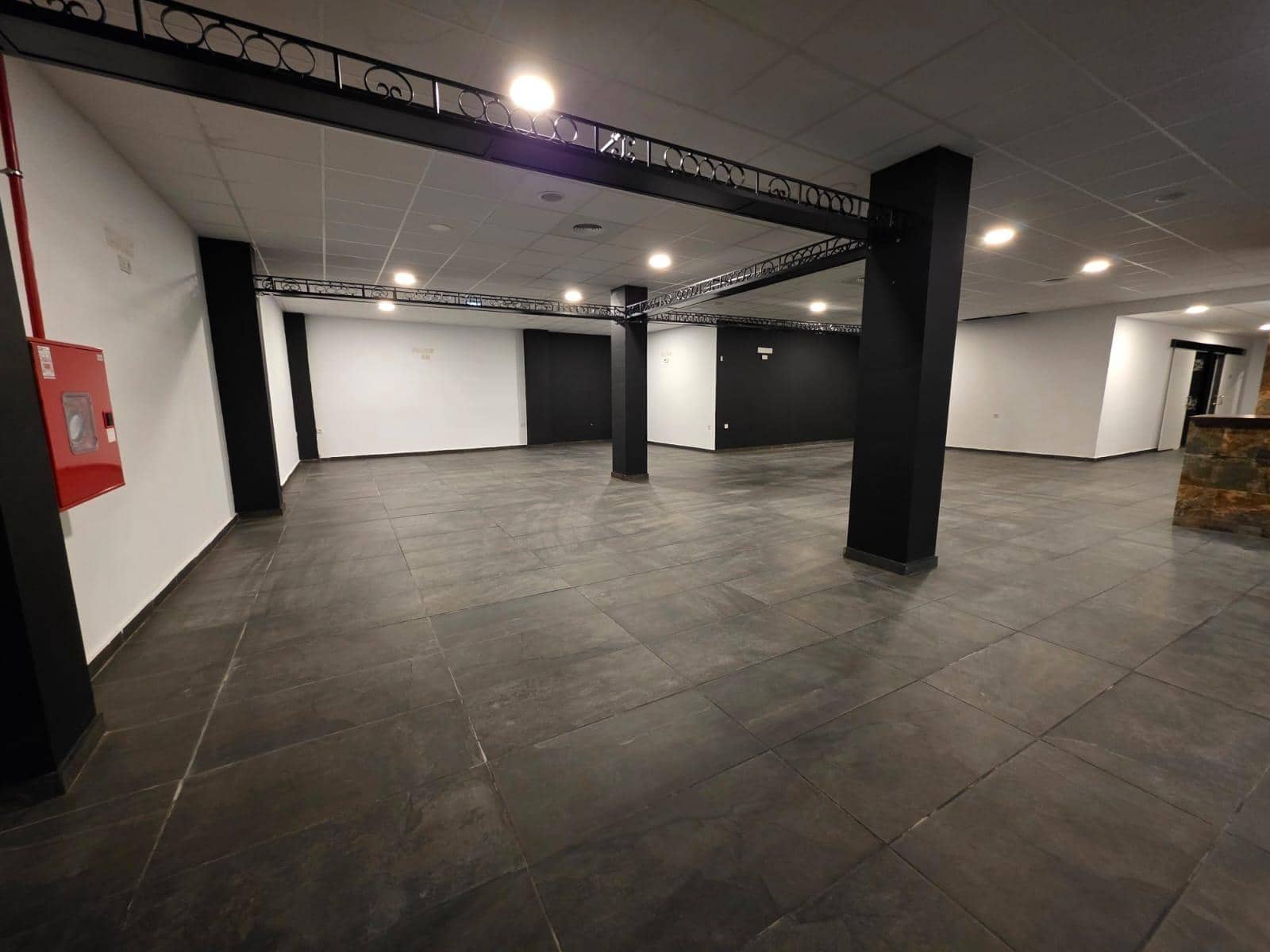 Commercial for sale in Torrevieja - € 409,500 (Ref: 9941021)