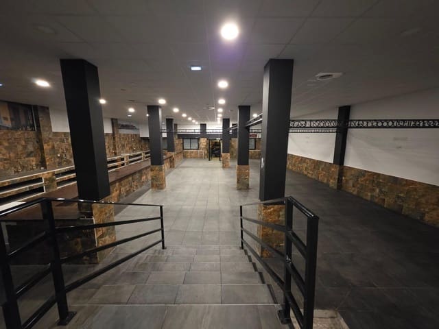 Commercieel te koop in Torrevieja - € 409.500 (Ref: 9941021)