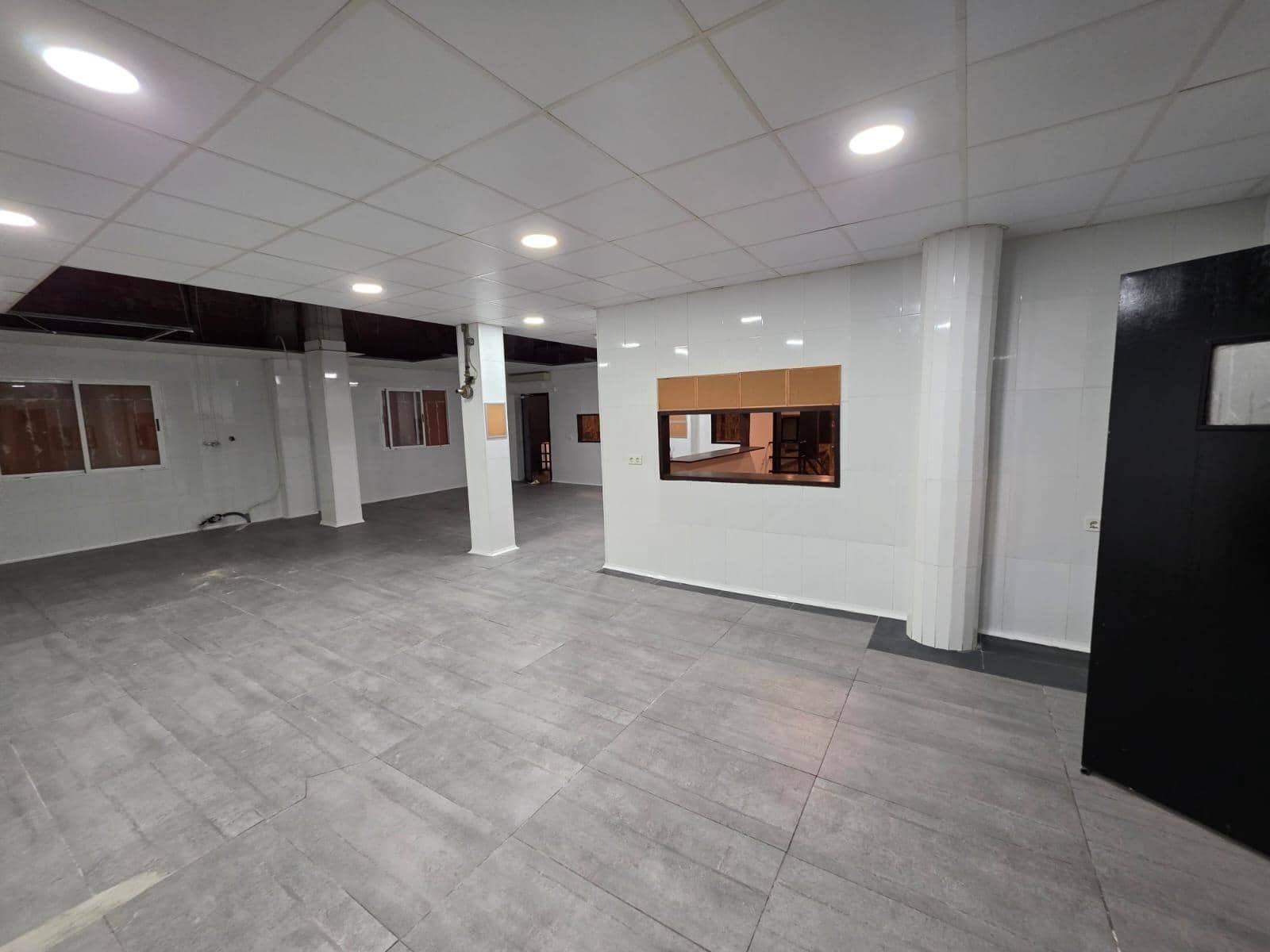 Commercial for sale in Torrevieja - € 409,500 (Ref: 9941021)