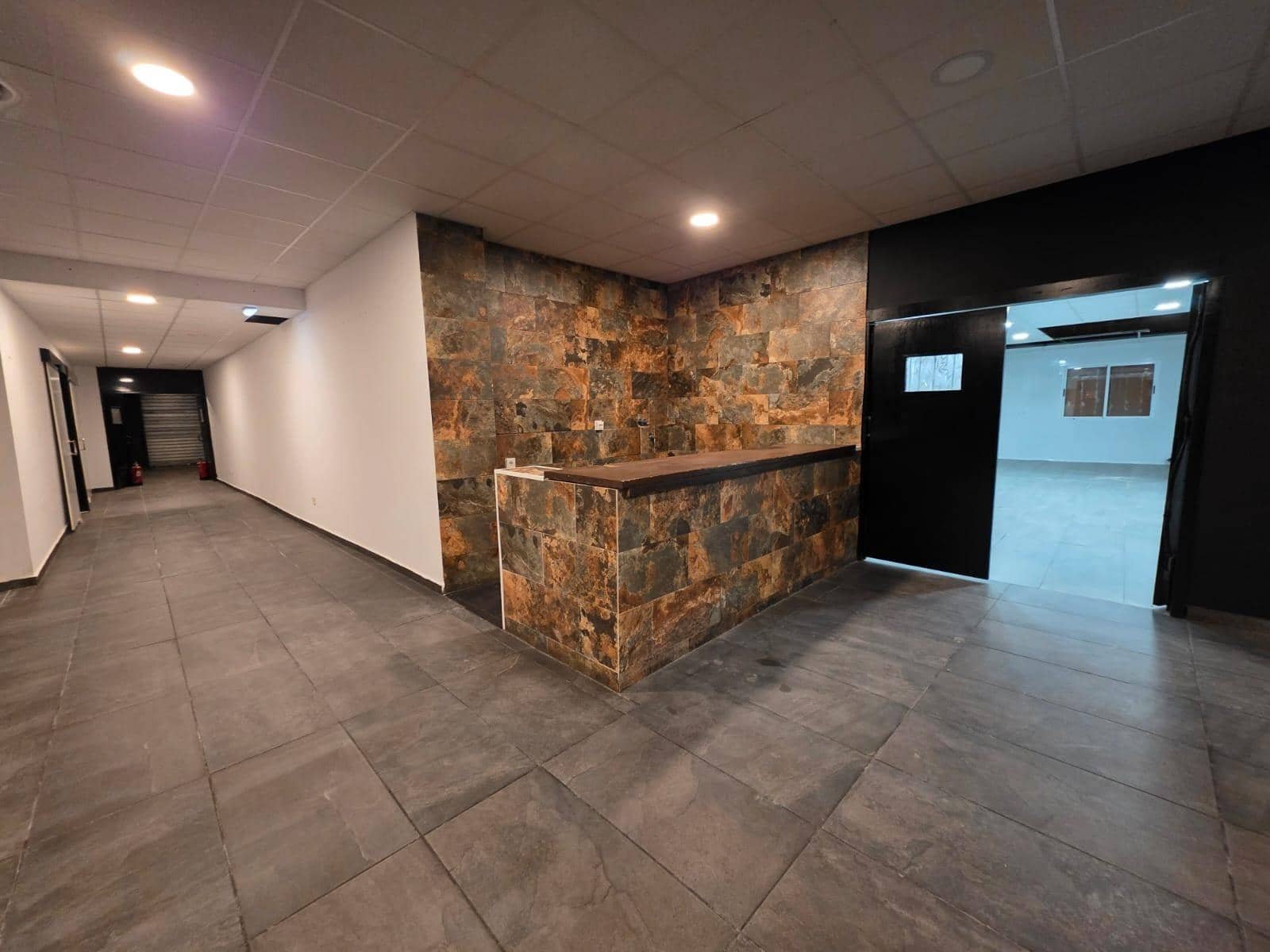 Commercial for sale in Torrevieja - € 409,500 (Ref: 9941021)