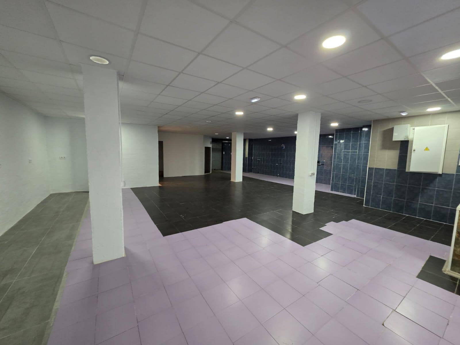 Commercial for sale in Torrevieja - € 409,500 (Ref: 9941021)