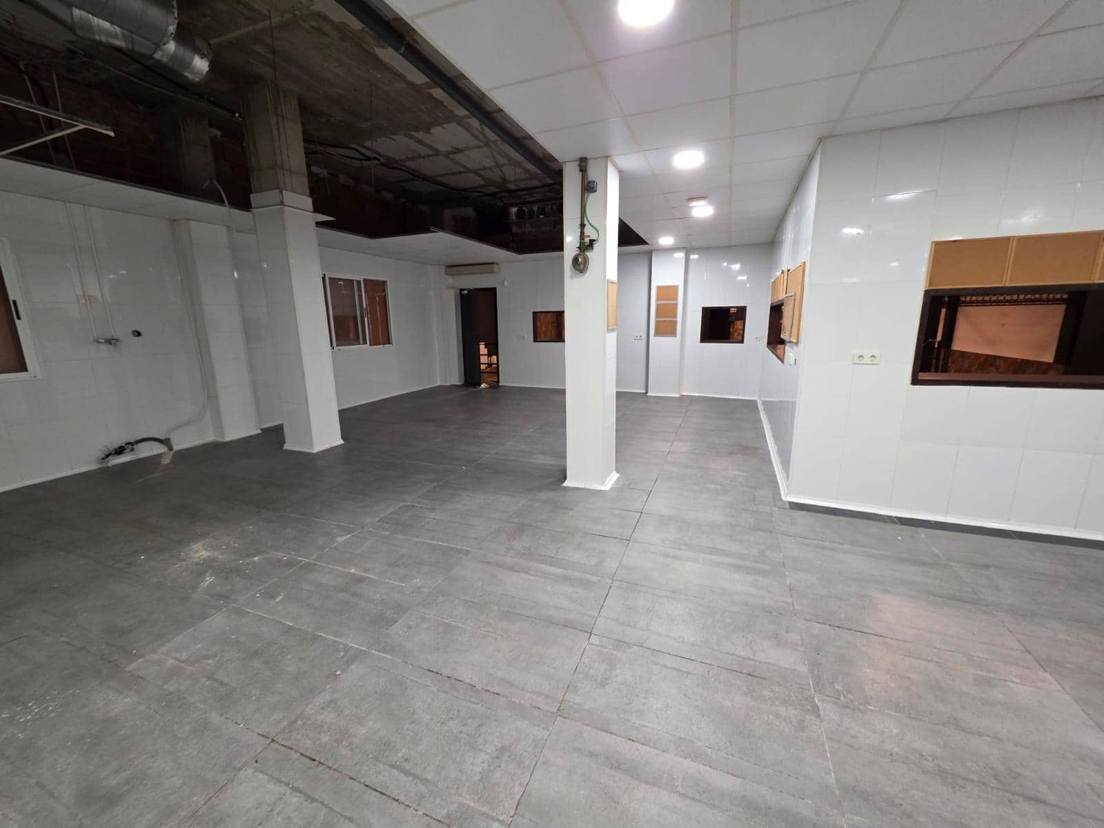 Commercial for sale in Torrevieja - € 409,500 (Ref: 9941021)