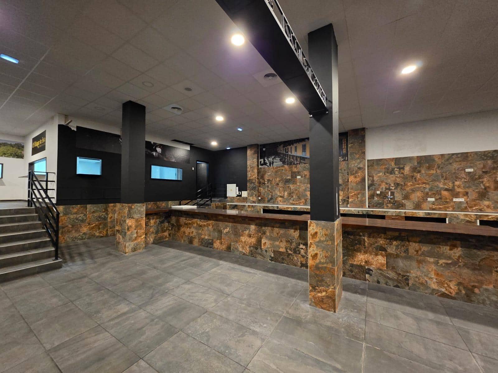 Commercial for sale in Torrevieja - € 409,500 (Ref: 9941021)