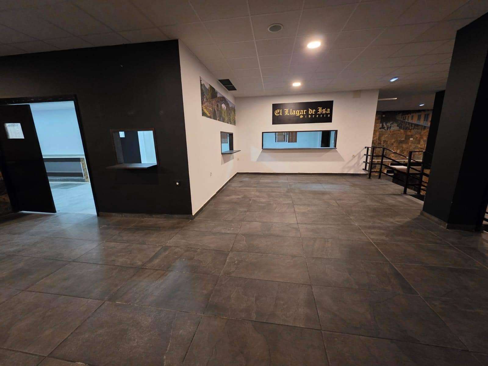 Commercial for sale in Torrevieja - € 409,500 (Ref: 9941021)
