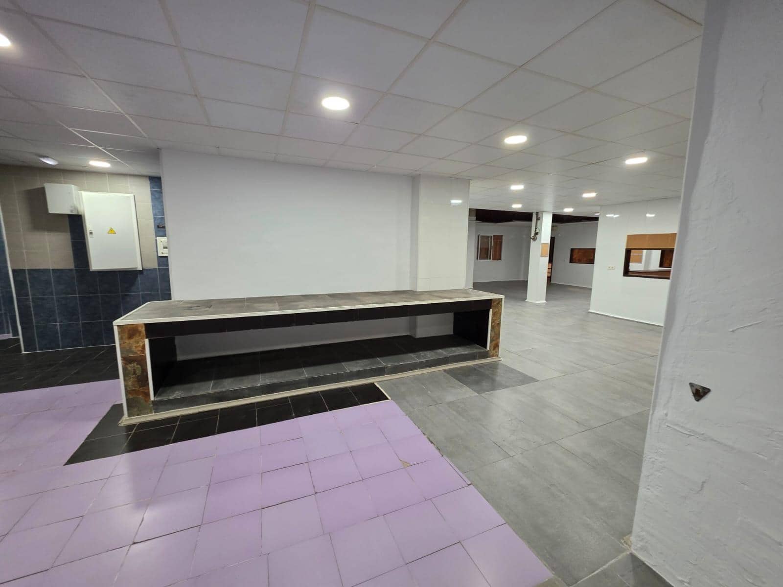 Commercial for sale in Torrevieja - € 409,500 (Ref: 9941021)