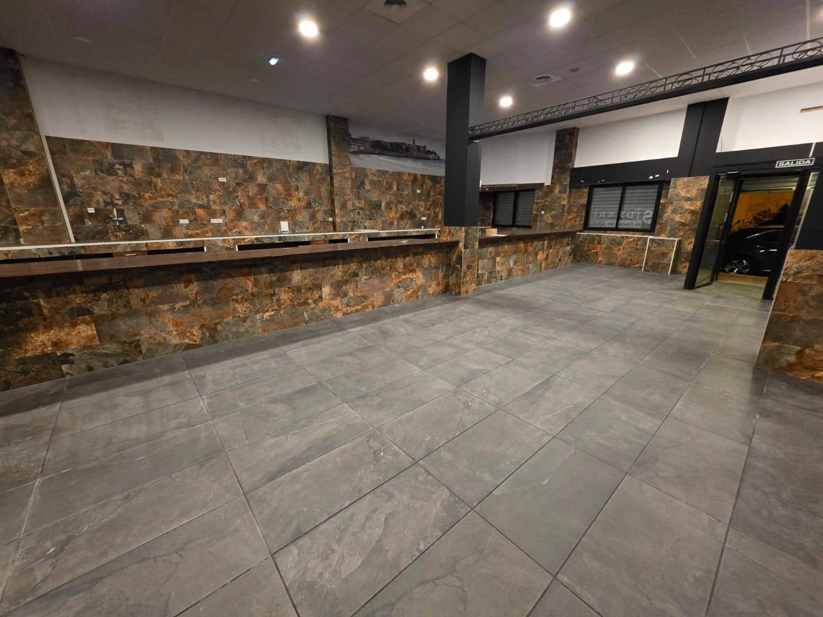 Commercial for sale in Torrevieja - € 409,500 (Ref: 9941021)