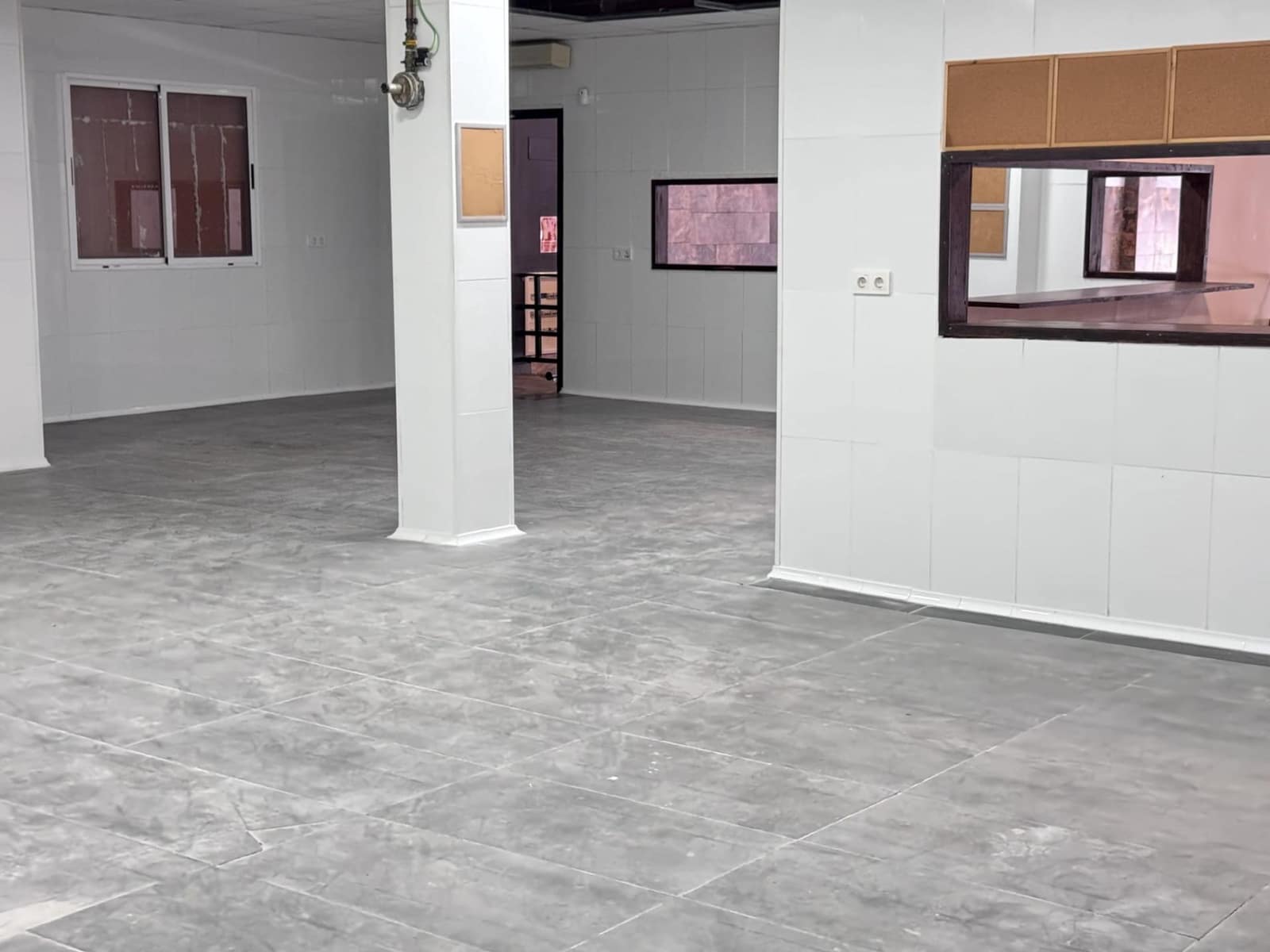Commercial for sale in Torrevieja - € 409,500 (Ref: 9941021)